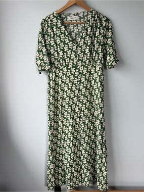 Green Floral V-Neck Maxi Dress with Cream Print